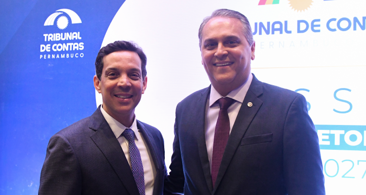 PGJ posa para foto com novo chefe do TCE